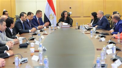 وزيرة التضامن تلتقي فريق عمل صندوق دعم مشروعات الجمعيات والمؤسسات الأهلية