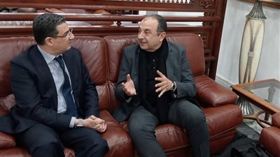 مصر والجزائر تبحثان فرص التعاون في قطاع الصناعات الدوائية