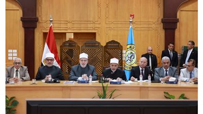 مجلس جامعة الأزهر يكرم فريق إعداد الميثاق الأخلاقي للطالب الجامعي