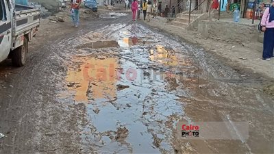 تسريب مياه مستمر منذ عام يشلّ الحياة في قرية الطرفاية بالبدرشين.. ومناشدات عاجلة لمحافظ الجيزة لإنقاذ المنازل من الانهيار