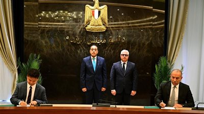 بتكلفة مليار دولار.. توقيع عقد إنشاء مجمع متكامل للصناعات الكيميائية الفوسفاتية باقتصادية قناة السويس 