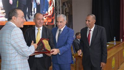 استخدام التكنولوجيا الزراعية من خلال نظم الري الذكي والطاقة الشمسية.. أبرز توصيات ختام مؤتمر توشكى أسوان الزراعي