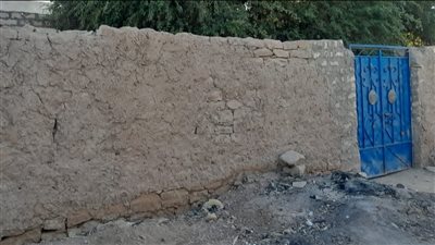 إيفاد لجنة لمعاينة منزل بقرية الجعافرة بأسوان تعرض لوقوع السقف خلال تفكيكه