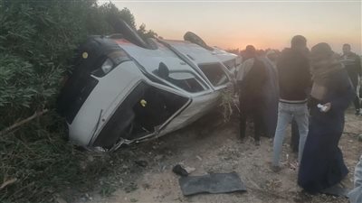 إصابة 14 شخصًا في انقلاب ميكروباص على طريق أسيوط الغربي بالفيوم