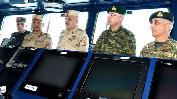 وزير الدفاع يشهد