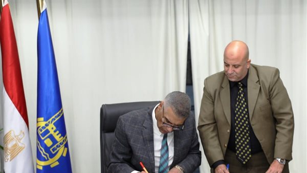 محافظ أسوان