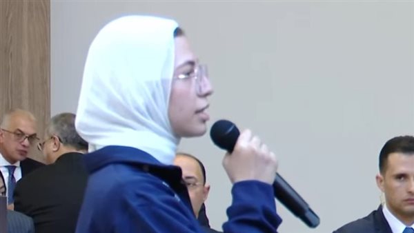 طالبة من الملتحقين