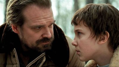 ميلي بوبي براون نجمة مسلسل 5 Stranger Things تنفي شائعات التنمر ضد ديفيد هاربور وتؤكد استمرار صداقتهما