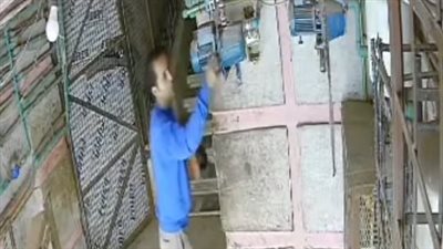 الأمن يفحص فيديو لشاب يسرق ماتور مياه داخل عقار بشبرا الخيمة