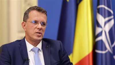 الجامعة نفت التحاقه بها.. استقالة وزير دفاع رومانيا بعد أزمة تزوير الـCV