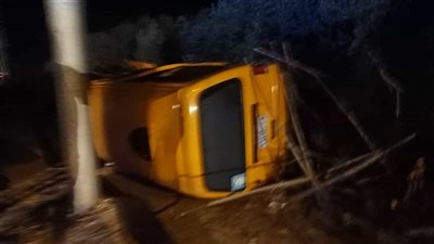 إصابة 3 أشخاص في حادث تصادم سيارتين على طريق العريش - القنطرة