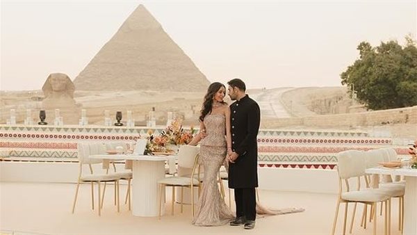 حفل زفاف عند أهرامات