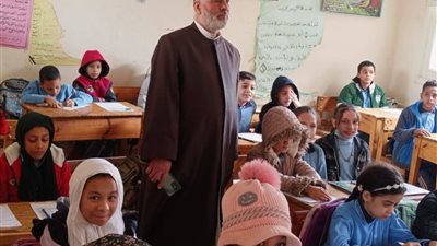 رئيس منطقة سوهاج الأزهرية يتفقد المعاهد لمتابعة الامتحانات الشهرية