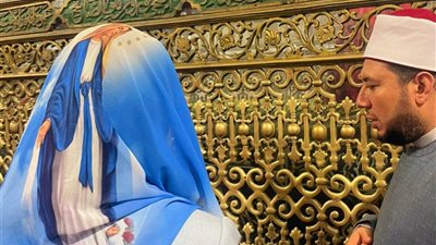 نبيلة مكرم تنشر صورًا من زيارتها لجامع السيد البدوي في طنطا بطرحة مريم العذراء: مصر المحبة