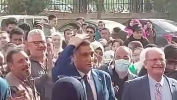 ممر شرفي من الطلاب