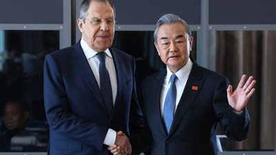 اليوم.. لافروف وسكرتير مجلس الأمن الروسي يلتقيان وزير خارجية الصين بموسكو 