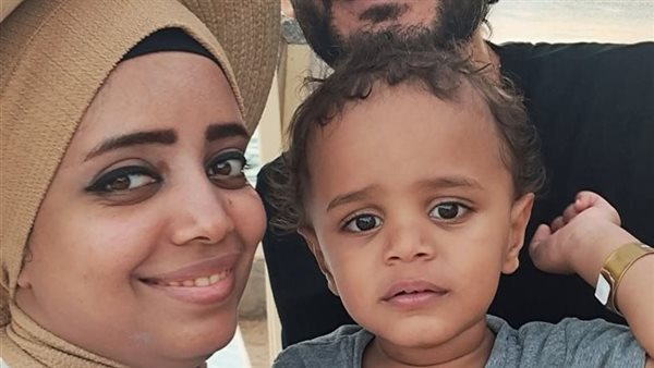 الزوجة وطفلها