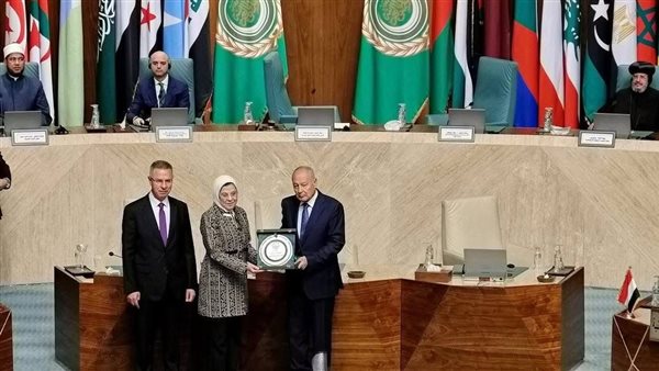 الجامعة العربية تكرم