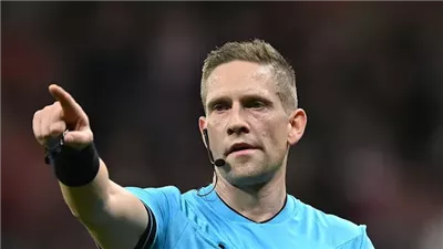 ذكرى غير سعيدة للمصريين.. إسبن يدير مواجهة مصر والكويت في كأس العرب