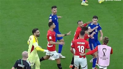 اشتباك بين مروان حمدي ولاعب الكويت خلال مواجهة كأس العرب