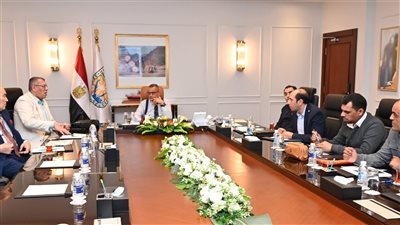 محافظ جنوب سيناء يبحث مع الشركة الوطنية لخدمات الاتصالات تعزيز التعاون في الاتصالات عبر الأقمار الصناعية والرصد المرئي والتحول الرقمي