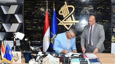 محافظ أسوان يكلف بسرعة توصيل المياه لـ 84 منزلًا بقرية وادي العرب