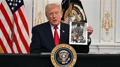 تقارير: ترامب يدرس توسيع حظر السفر ليشمل أكثر من 30 دولة