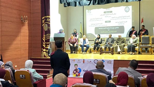 جانب من الندوة 