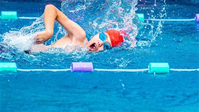 بعد وفاة لاعب نادي الزهور.. استشاري مخ وأعصاب يكشف أسباب الإغماء داخل المياه