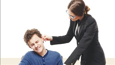 اشربي بإيدك اليمين يا ميس.. حبس معلمة شهرين لتعديها على طالب في مدرسة منارة الإيمان الخاصة بمدينة نصر