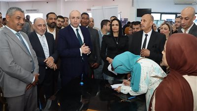 بمشاركة 20 مصنعًا وشركة.. محافظ بني سويف يتفقد فعاليات الملتقى التوظيفي