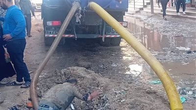 إصلاح كسر بخط المياه بشارع الوحدة في شبرا الخيمة 