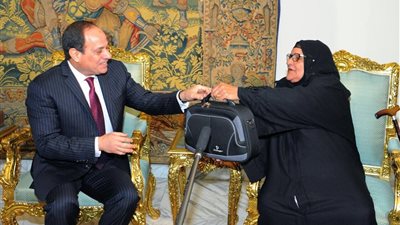 وداعًا الحاجة سبيلة عجيزة.. أيقونة عطاء بدأت من القرية ووصلت إلى قصر الرئاسة | بروفايل