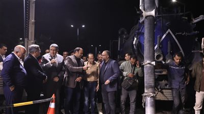 محافظ الجيزة يتفقد أعمال إصلاح الكسر المفاجئ لخط المياه الرئيسي بشارع ربيع الجيزي