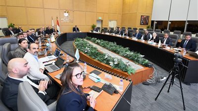 وزير الإسكان يجتمع بمسؤولي شركة سيتي إيدج لاستعراض خطط تسويق مشروعات هيئة المجتمعات