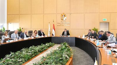 وزير الإسكان يتابع موقف تسليم وحدات سكن لكل المصريين بـ 10 مدن جديدة