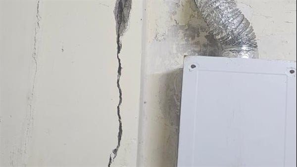 جانب من التصدعات