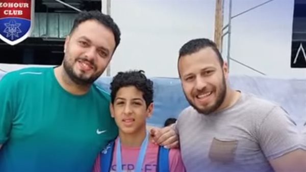 يوسف محمد ومدرباه