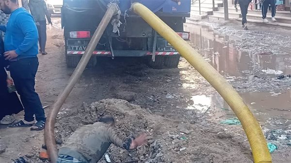 إصلاح كسر بخط المياه