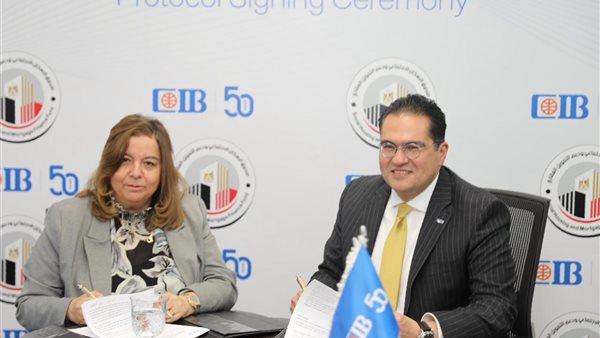 جانب من التوقيع 