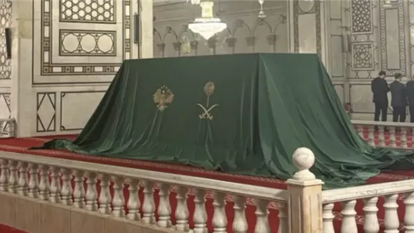 صندوق داخل المسجد