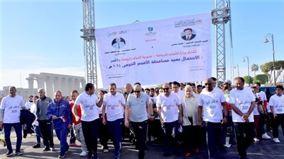 احتفالًا بالعيد القومي.. محافظ الأقصر يشارك في ماراثون رياضي