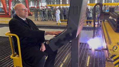 وزارة النقل تحتفل بمراسم تقطيع صلب البدن لبدء بناء سفينتين جديدتين في ترسانة هانتونج بالصين