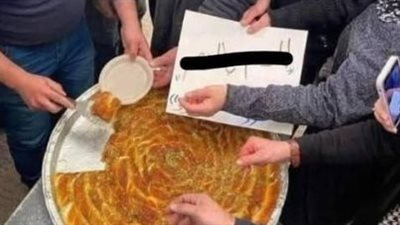 سبب احتفال أهالي غزة وتوزيعهم الحلوى بعد مقتل ياسر أبو شباب