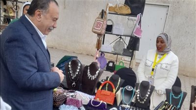 محافظ أسيوط يتفقد معرض الحرف اليدوية المصرية