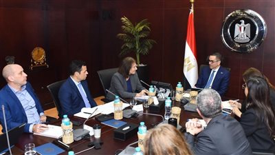 وزير الاستثمار يلتقي بعثة صندوق النقد ويستعرض الرؤية الإصلاحية وجهود تحسين بيئة الأعمال