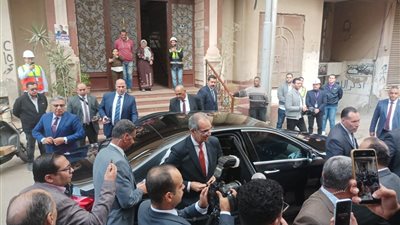 محافظ الدقهلية ووزير الاتصالات يتفقدان أعمال مشروع الفايبر المعلّق بالمنصورة