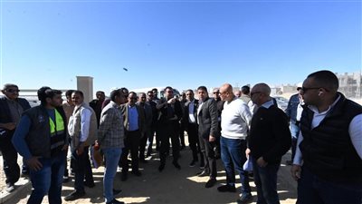وزير الإسكان يتفقد مشروعي M8 by the lake وبوغاز لتوصيل المياه إلى بحيرة نيو مارينا 