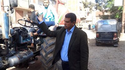 بعد إضراب أصحاب جرارات الكسح.. محليات المنوفية تدفع بسيارات بديلة لقرية أبو سنيطة بالباجور