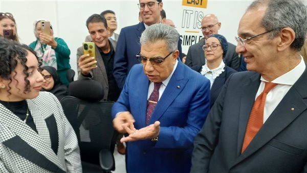 وزير الاتصالات عمرو